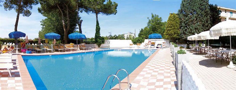 Hotel Frank Лидо ди Йезоло Екстериор снимка