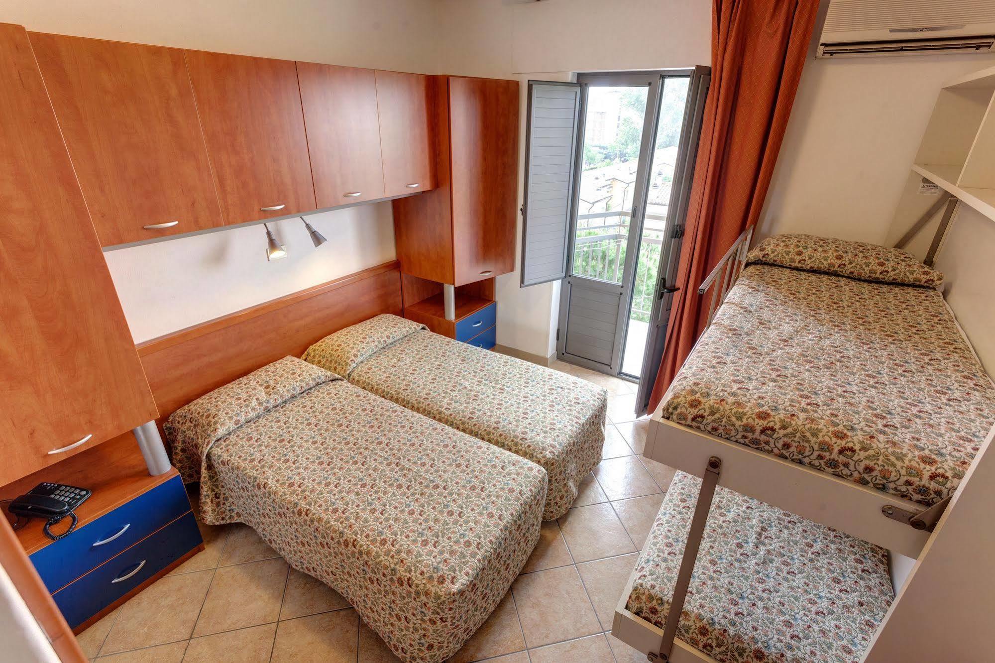 Hotel Frank Лидо ди Йезоло Екстериор снимка