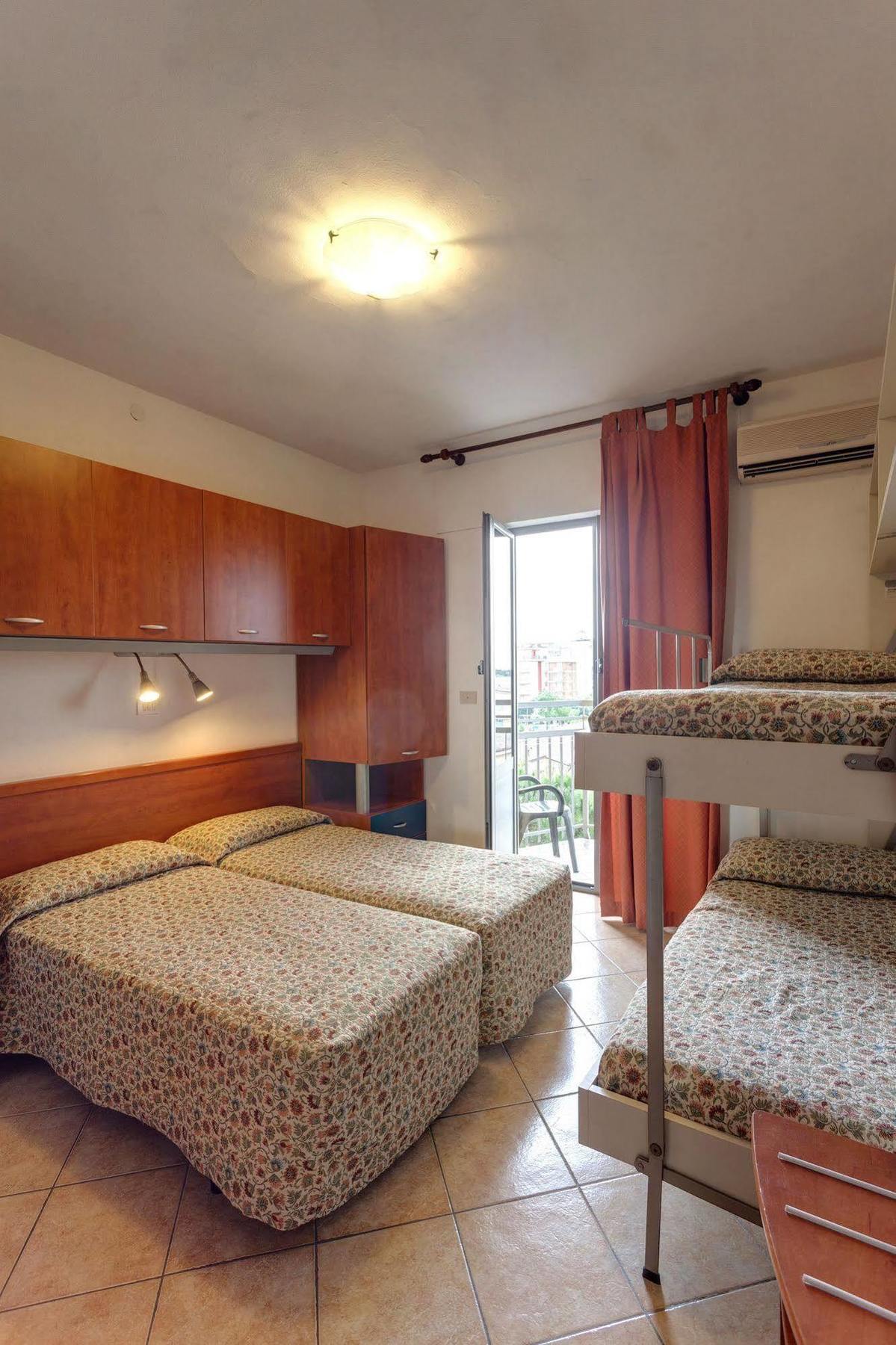 Hotel Frank Лидо ди Йезоло Екстериор снимка