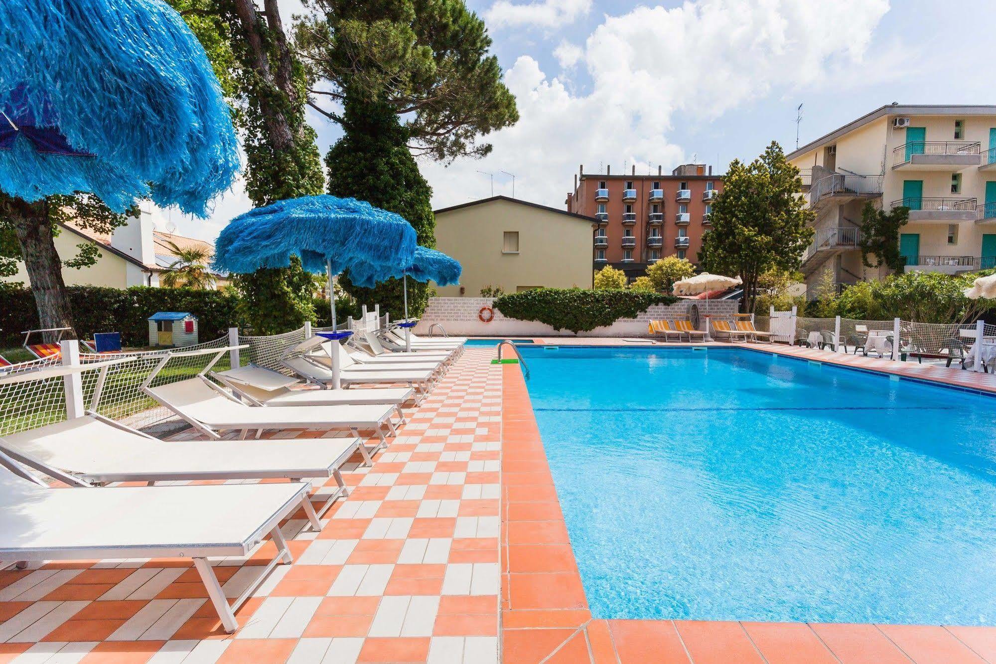 Hotel Frank Лидо ди Йезоло Екстериор снимка