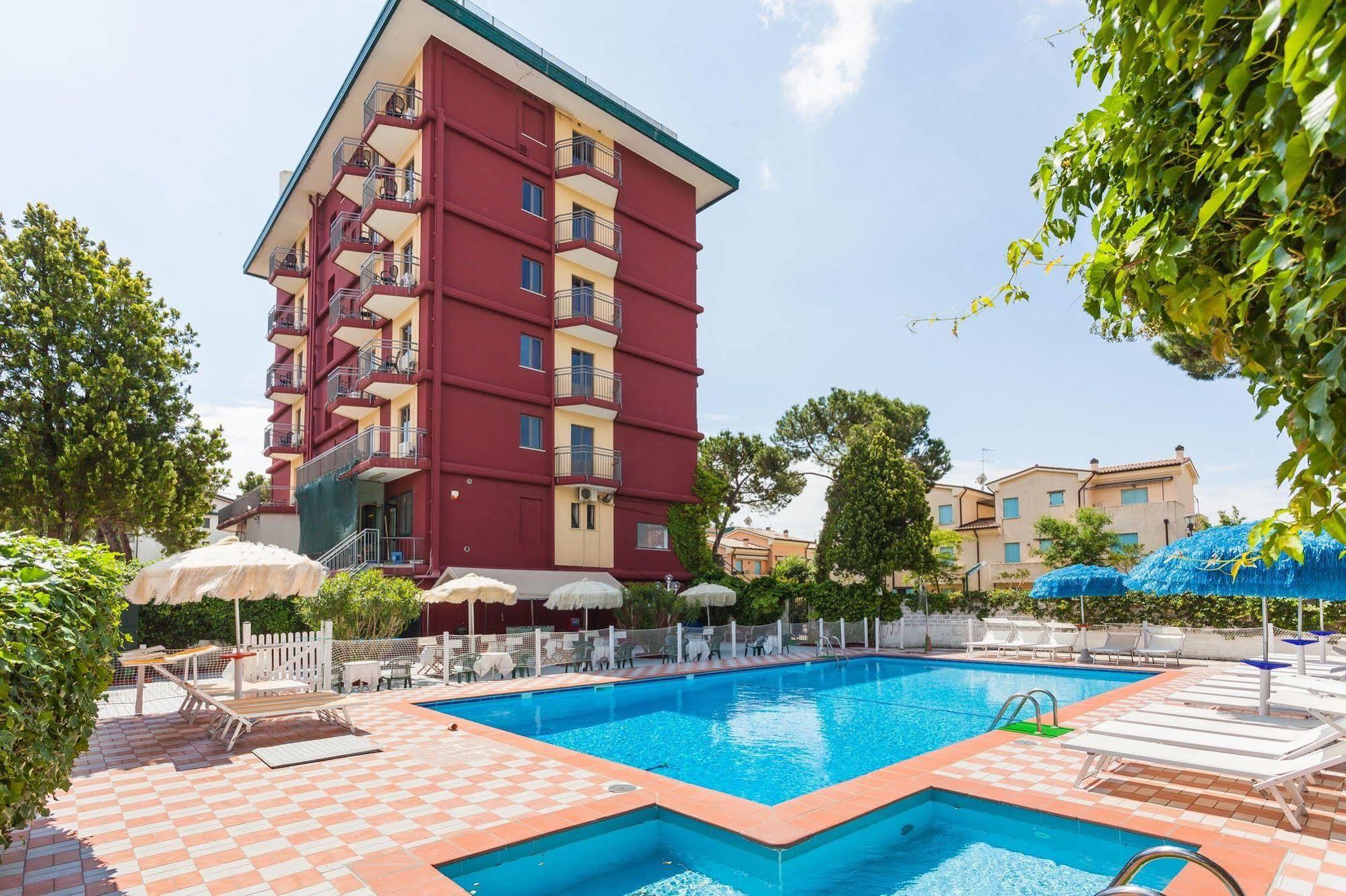 Hotel Frank Лидо ди Йезоло Екстериор снимка