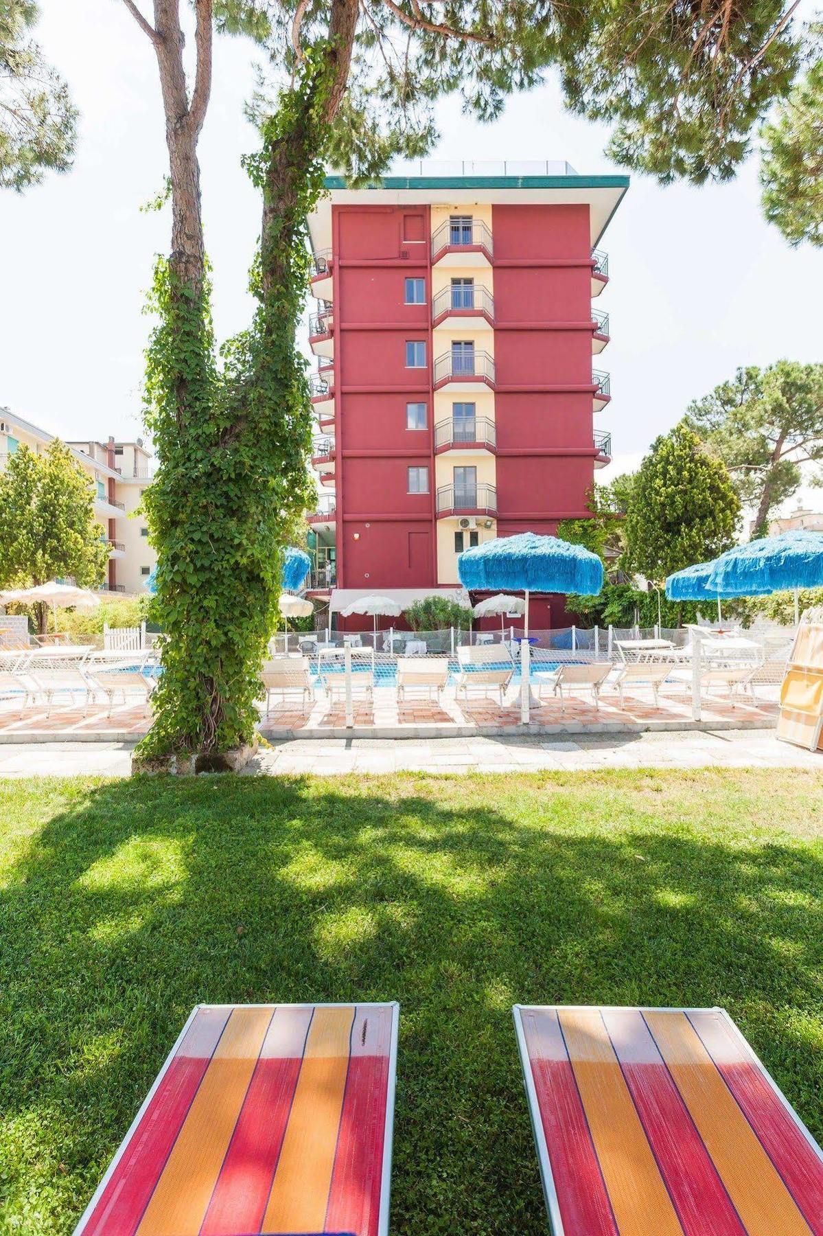 Hotel Frank Лидо ди Йезоло Екстериор снимка