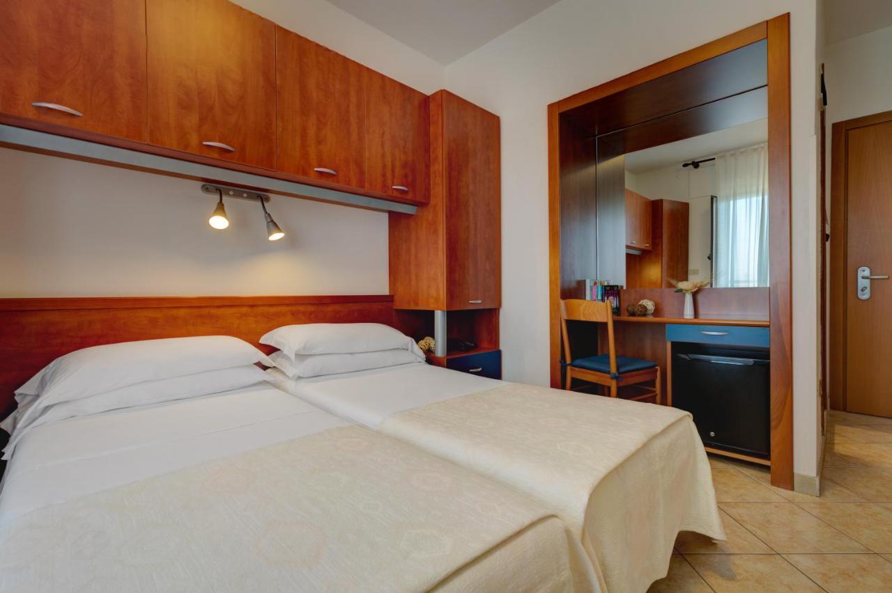 Hotel Frank Лидо ди Йезоло Екстериор снимка