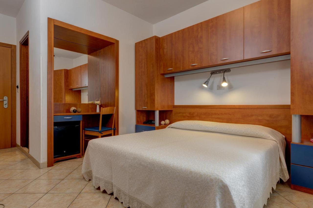 Hotel Frank Лидо ди Йезоло Екстериор снимка
