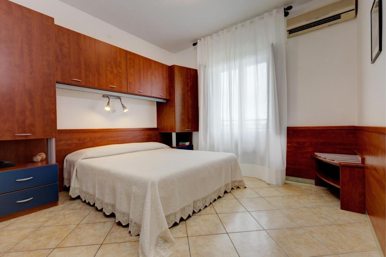 Hotel Frank Лидо ди Йезоло Екстериор снимка