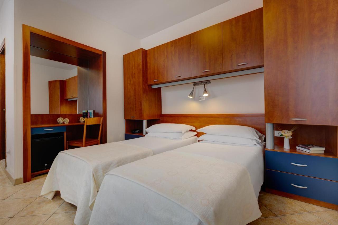 Hotel Frank Лидо ди Йезоло Екстериор снимка
