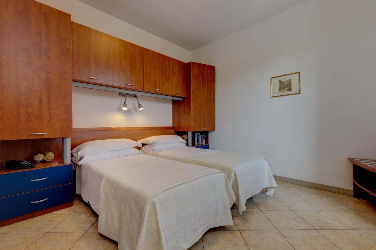 Hotel Frank Лидо ди Йезоло Екстериор снимка