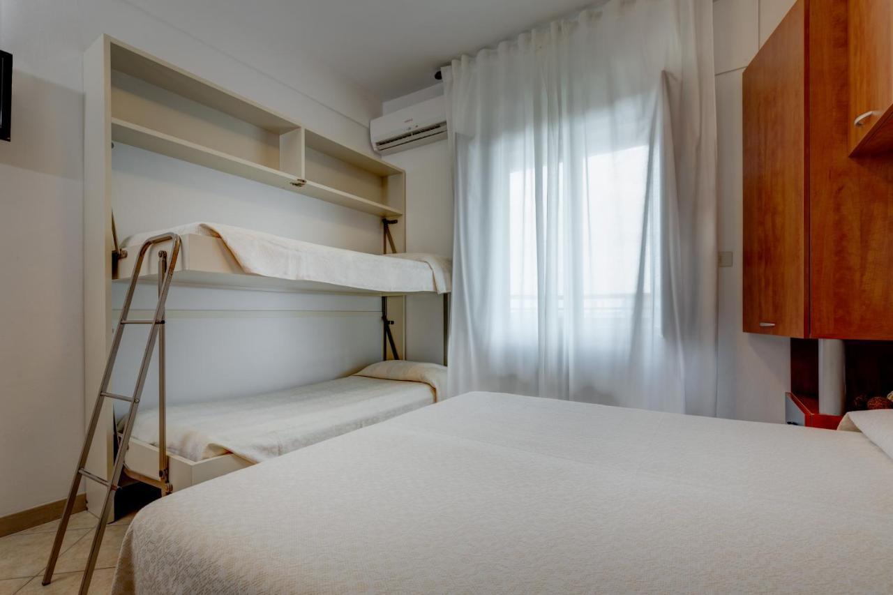 Hotel Frank Лидо ди Йезоло Екстериор снимка