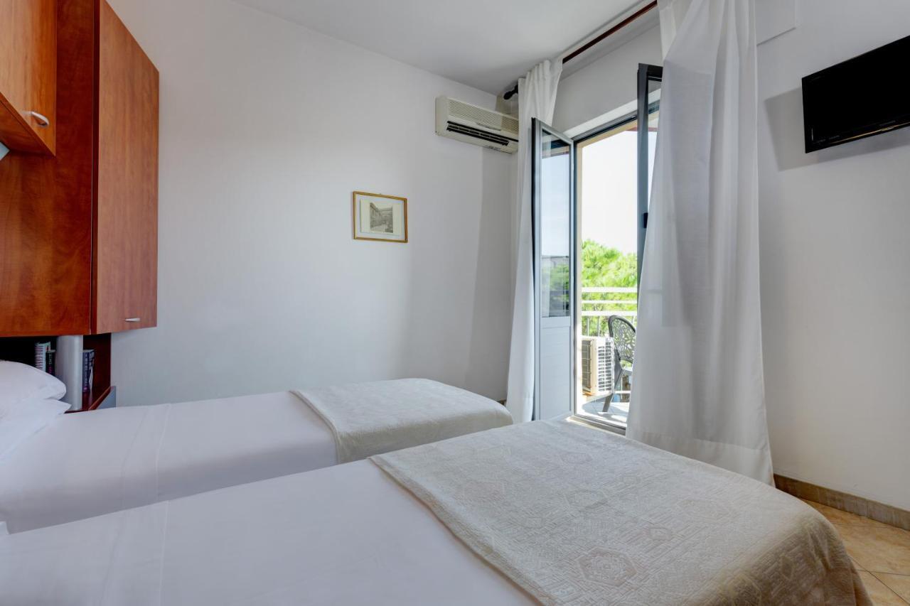 Hotel Frank Лидо ди Йезоло Екстериор снимка